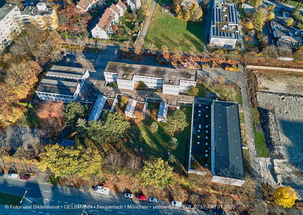 31.10.2020 - Grundschule am Karl-Marx-Ring von Oben in Neuperlach