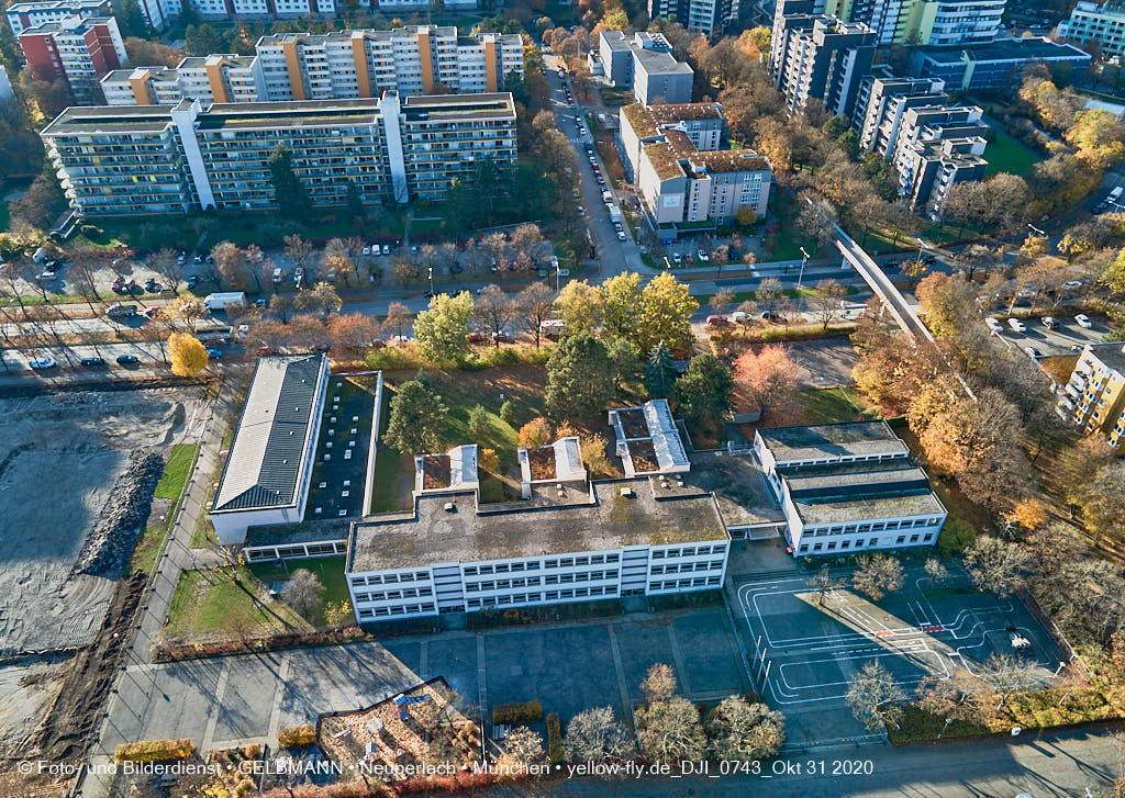31.10.2020 - Grundschule am Karl-Marx-Ring von Oben in Neuperlach