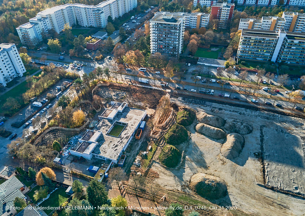31.10.2020 - Grundschule am Karl-Marx-Ring von Oben in Neuperlach