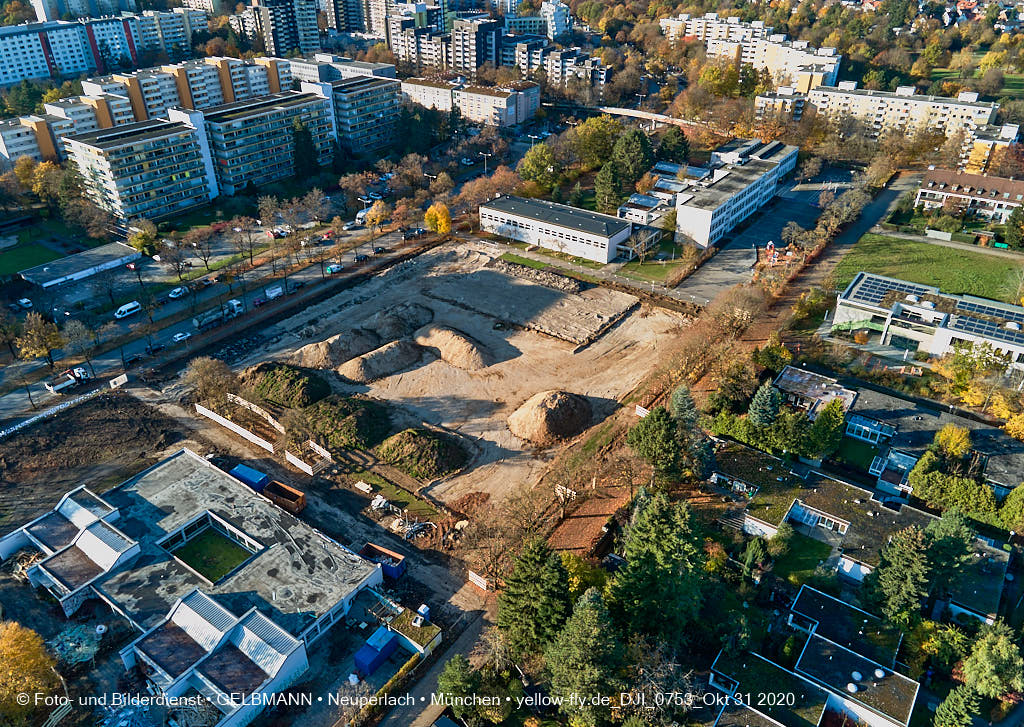 31.10.2020 - Grundschule am Karl-Marx-Ring von Oben in Neuperlach