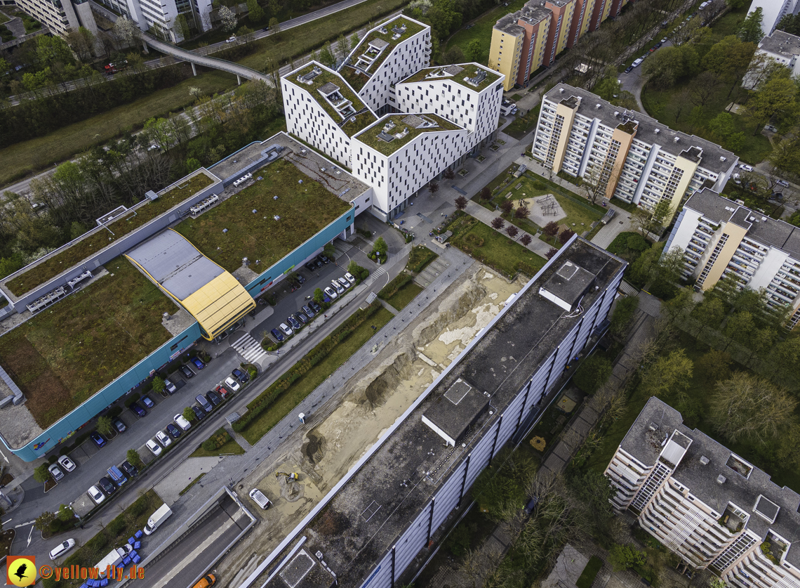 04.05.2021 - Baustelle im Plettzentrum zur Montessori-Schule Neuperlach