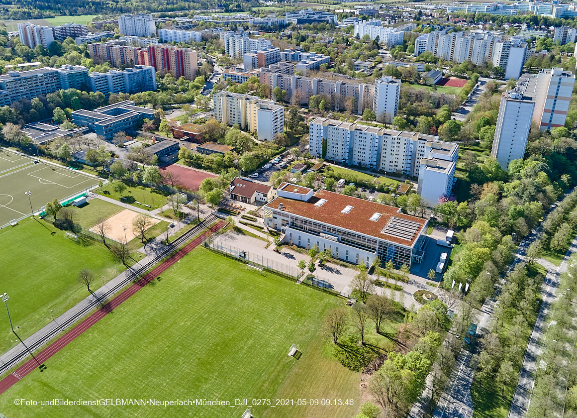 14.05.2021 - Luftaufnahmen von der Ständlerstraße und Umgebung in Neuperlach