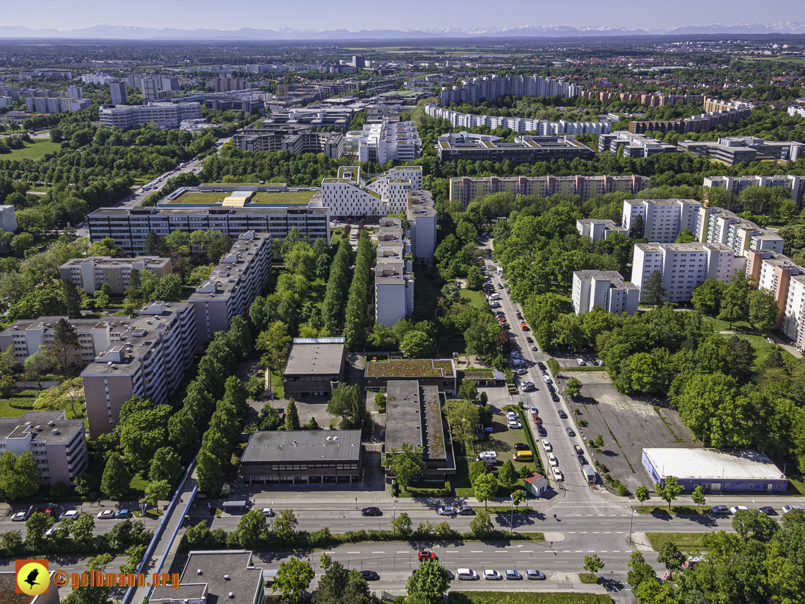 31.05.2021 - der Wohnring, Plettzentrum und die ehemalige Allianz-Versicherung in Neuperlach