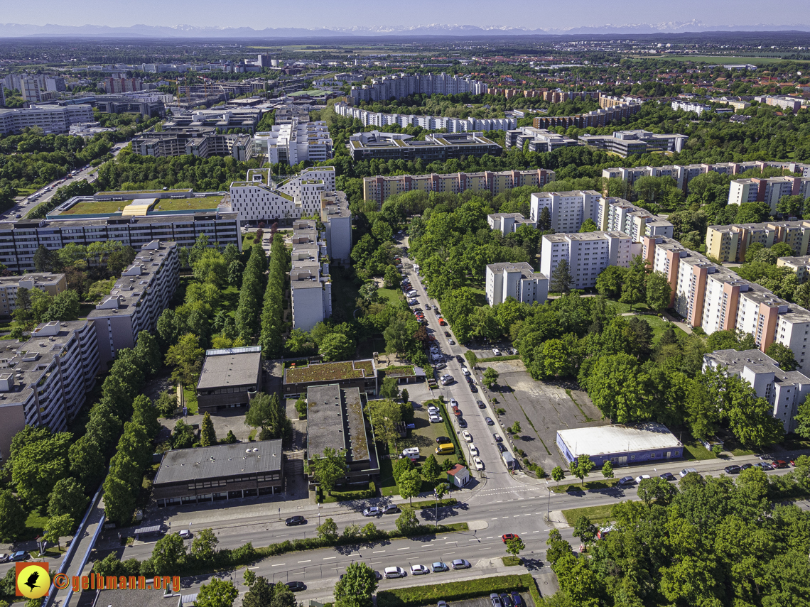 31.05.2021 - der Wohnring, Plettzentrum und die ehemalige Allianz-Versicherung in Neuperlach
