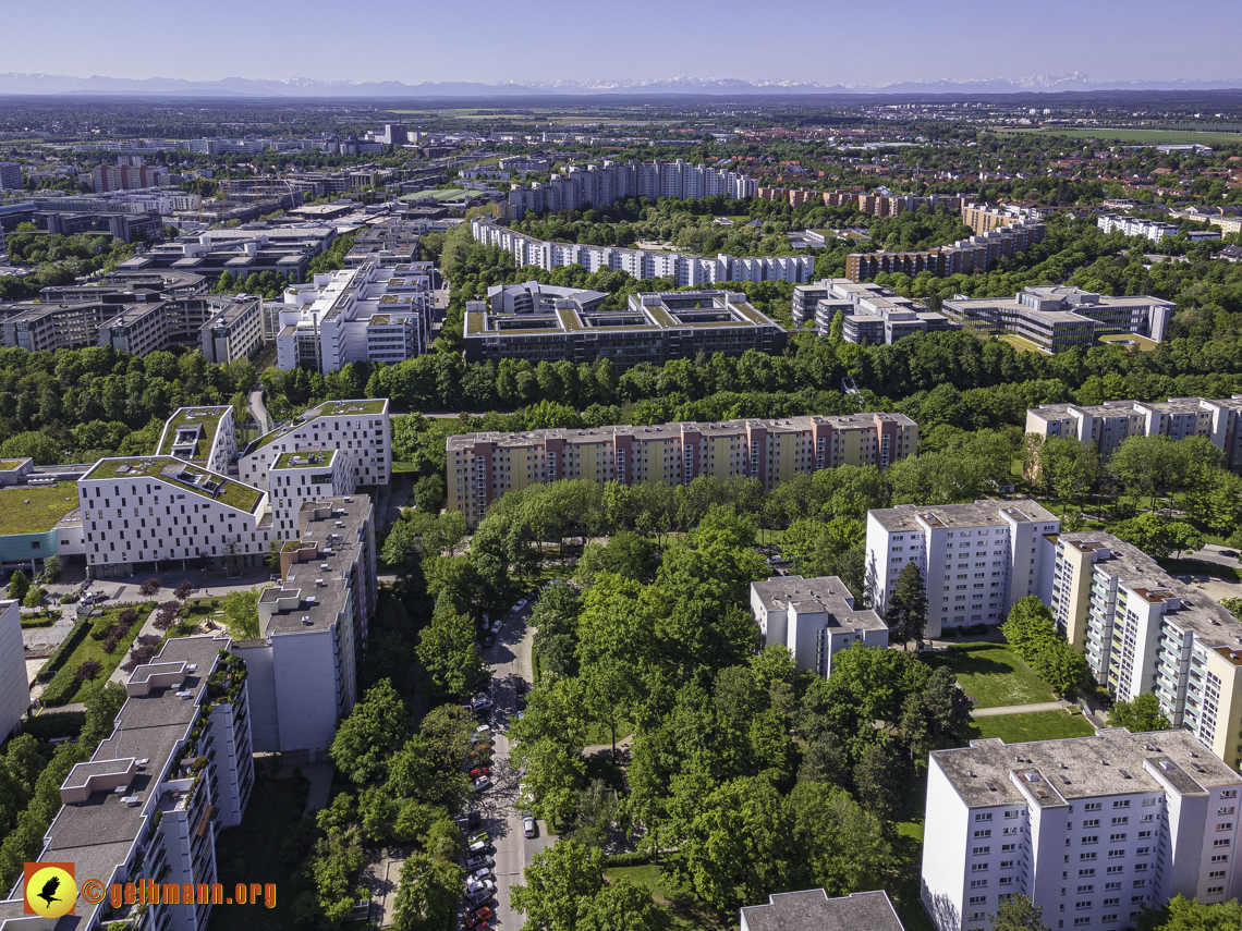 31.05.2021 - der Wohnring, Plettzentrum und die ehemalige Allianz-Versicherung in Neuperlach