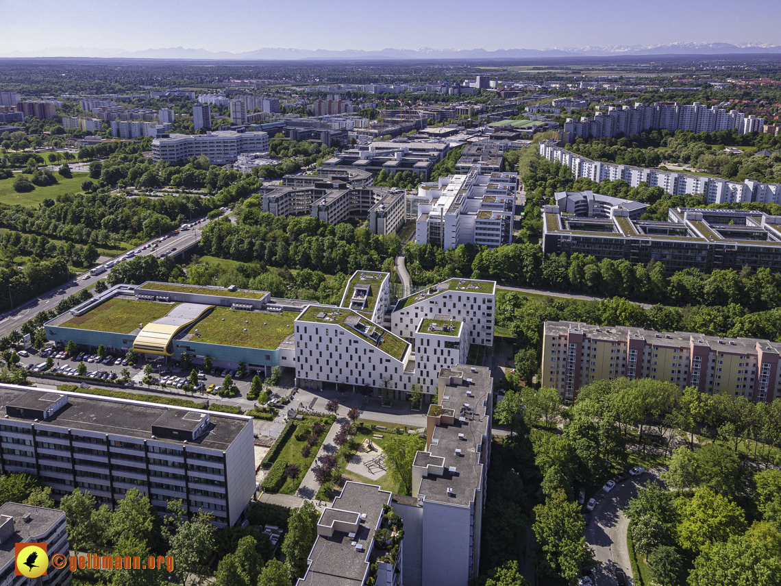 31.05.2021 - der Wohnring, Plettzentrum und die ehemalige Allianz-Versicherung in Neuperlach