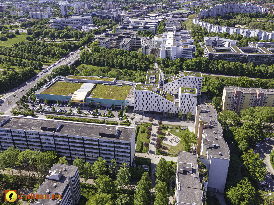 31.05.2021 - der Wohnring, Plettzentrum und die ehemalige Allianz-Versicherung in Neuperlach