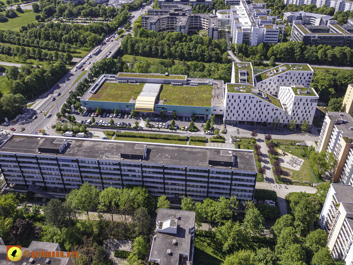 31.05.2021 - der Wohnring, Plettzentrum und die ehemalige Allianz-Versicherung in Neuperlach