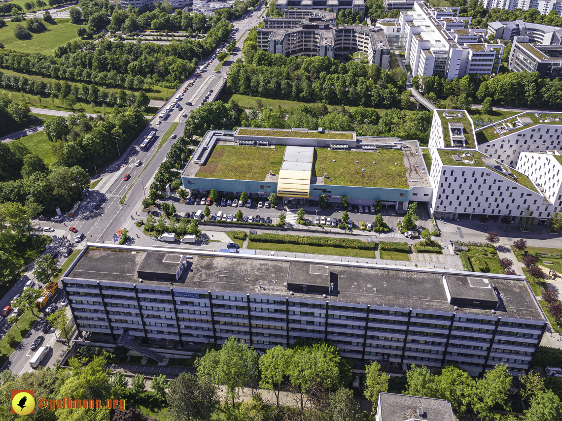 31.05.2021 - der Wohnring, Plettzentrum und die ehemalige Allianz-Versicherung in Neuperlach