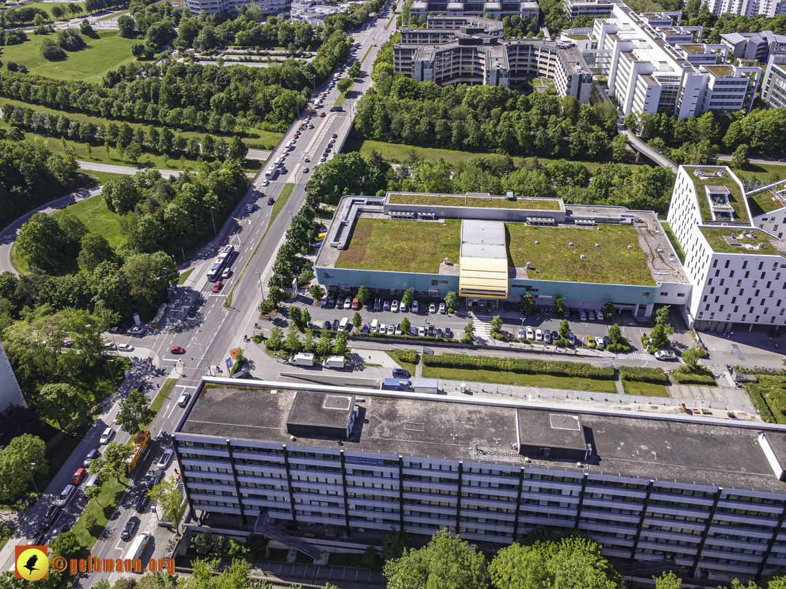 31.05.2021 - der Wohnring, Plettzentrum und die ehemalige Allianz-Versicherung in Neuperlach