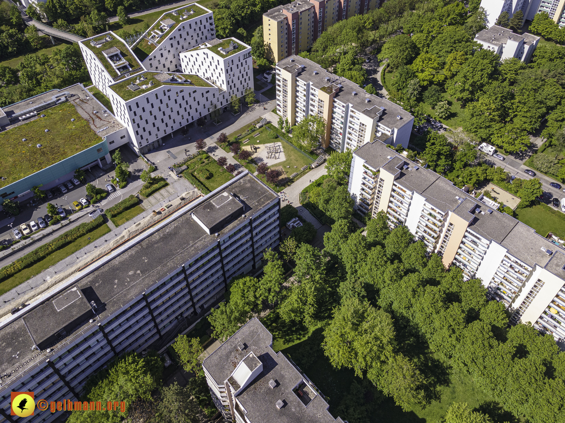 31.05.2021 - der Wohnring, Plettzentrum und die ehemalige Allianz-Versicherung in Neuperlach