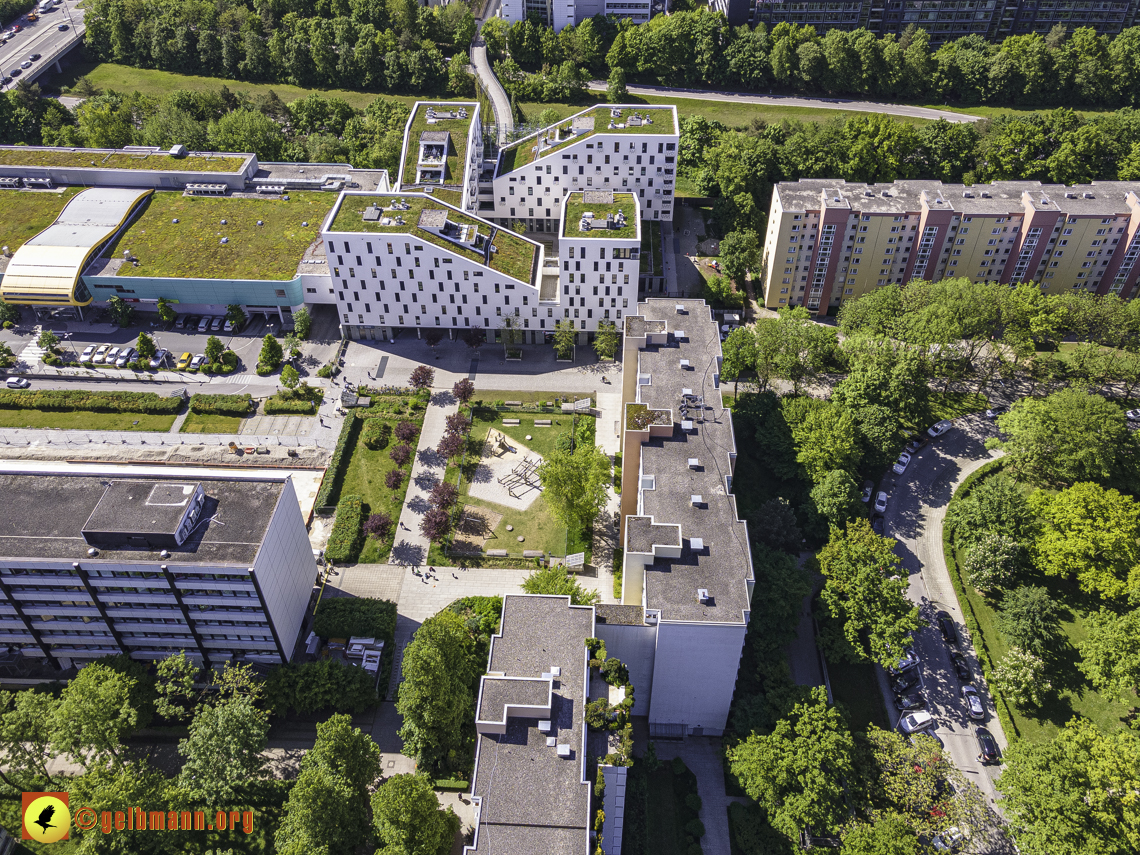31.05.2021 - der Wohnring, Plettzentrum und die ehemalige Allianz-Versicherung in Neuperlach