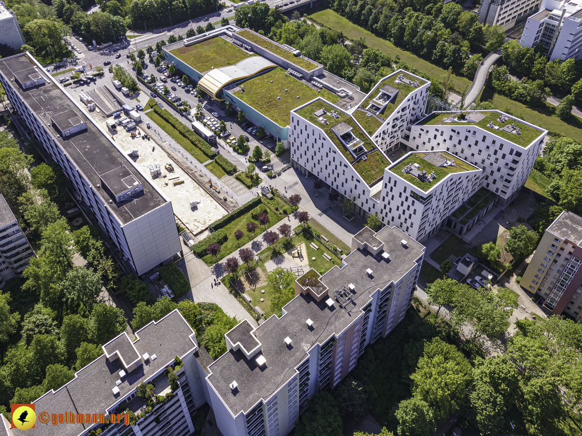 31.05.2021 - der Wohnring, Plettzentrum und die ehemalige Allianz-Versicherung in Neuperlach