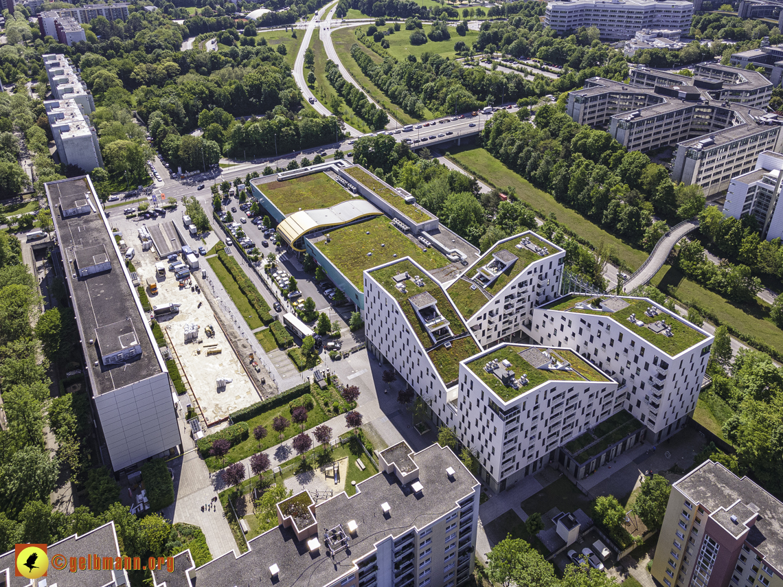 31.05.2021 - der Wohnring, Plettzentrum und die ehemalige Allianz-Versicherung in Neuperlach