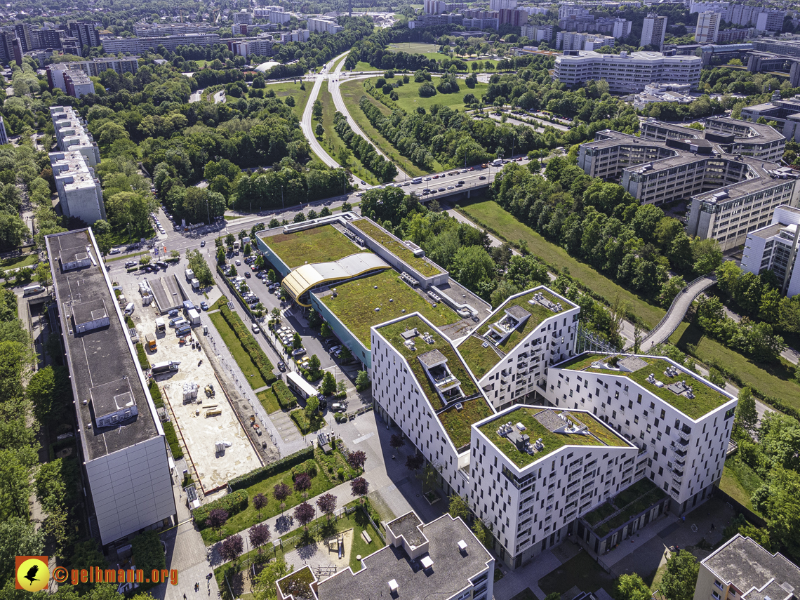 31.05.2021 - der Wohnring, Plettzentrum und die ehemalige Allianz-Versicherung in Neuperlach