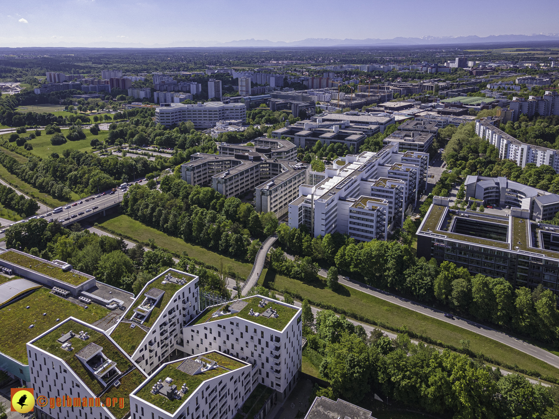 31.05.2021 - der Wohnring, Plettzentrum und die ehemalige Allianz-Versicherung in Neuperlach