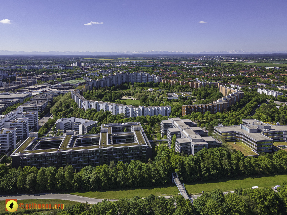 31.05.2021 - der Wohnring, Plettzentrum und die ehemalige Allianz-Versicherung in Neuperlach