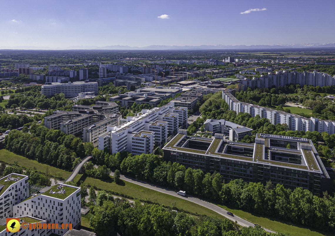 31.05.2021 - der Wohnring, Plettzentrum und die ehemalige Allianz-Versicherung in Neuperlach