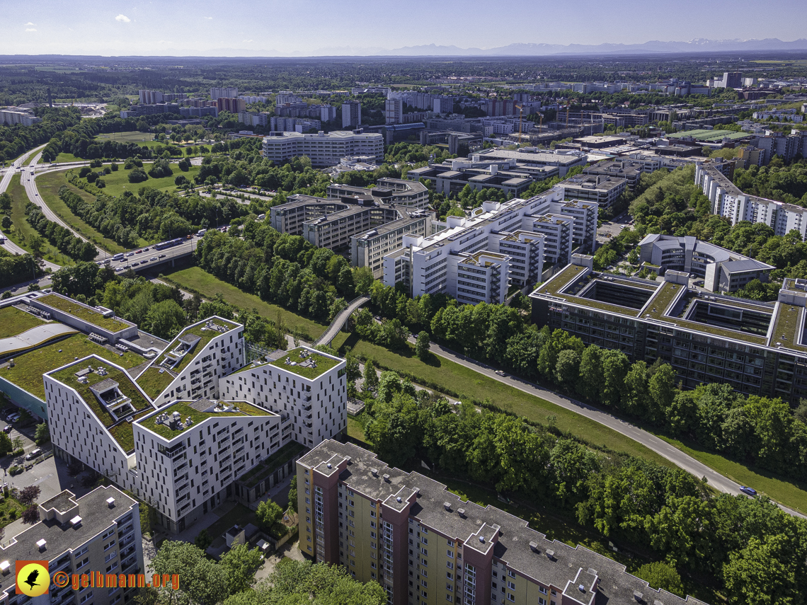 31.05.2021 - der Wohnring, Plettzentrum und die ehemalige Allianz-Versicherung in Neuperlach