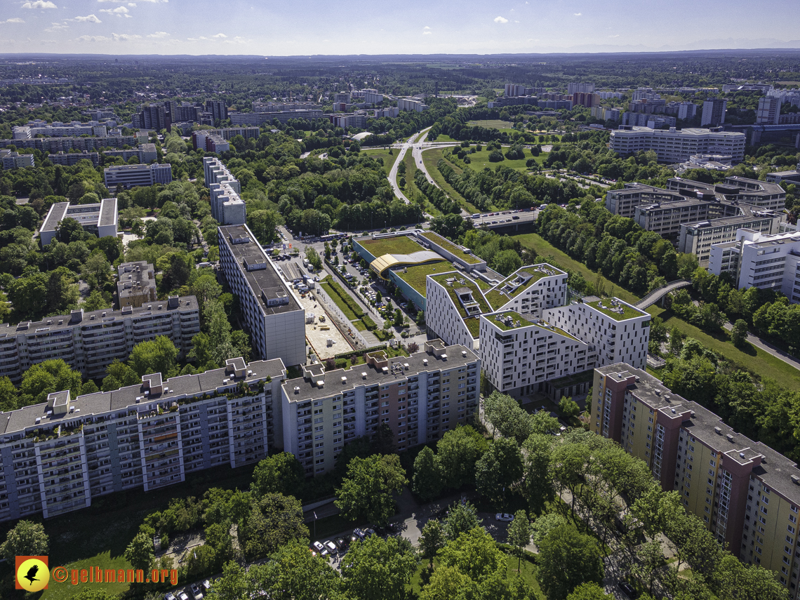 31.05.2021 - der Wohnring, Plettzentrum und die ehemalige Allianz-Versicherung in Neuperlach