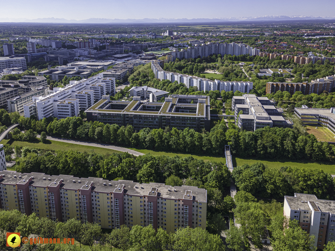 31.05.2021 - der Wohnring, Plettzentrum und die ehemalige Allianz-Versicherung in Neuperlach