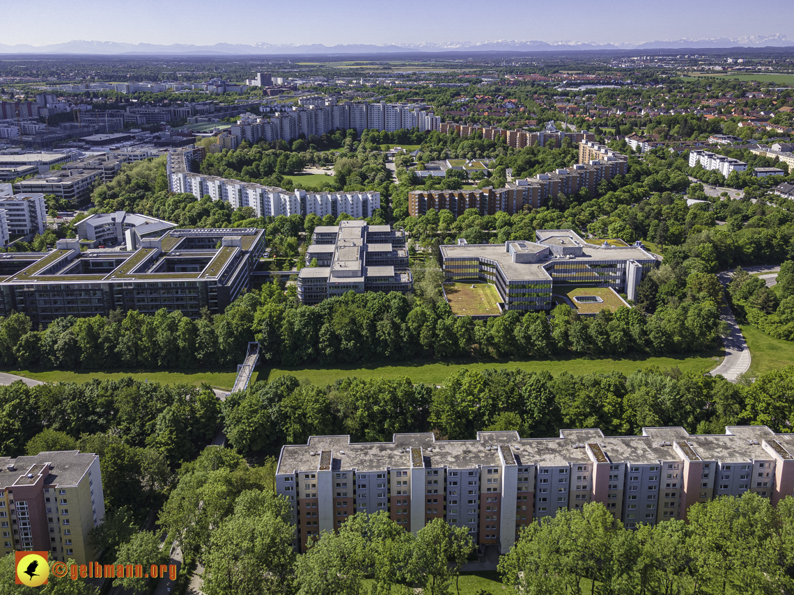 31.05.2021 - der Wohnring, Plettzentrum und die ehemalige Allianz-Versicherung in Neuperlach