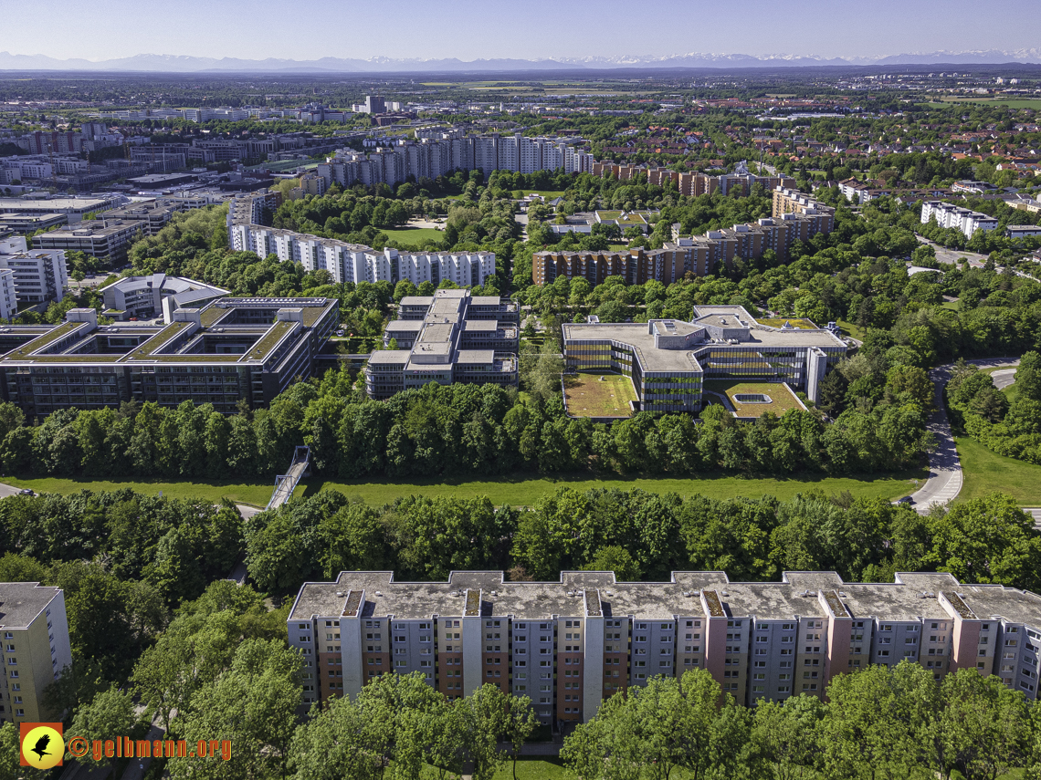 31.05.2021 - der Wohnring, Plettzentrum und die ehemalige Allianz-Versicherung in Neuperlach