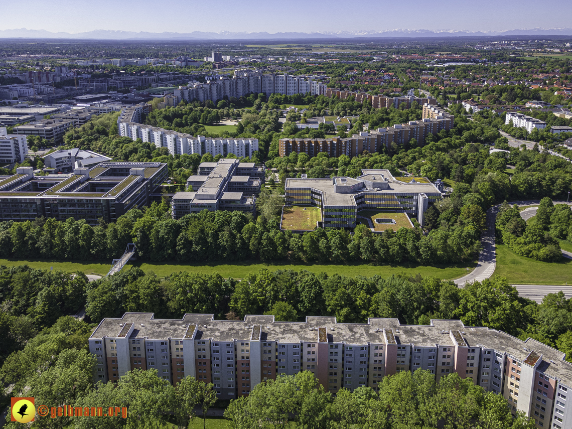 31.05.2021 - der Wohnring, Plettzentrum und die ehemalige Allianz-Versicherung in Neuperlach