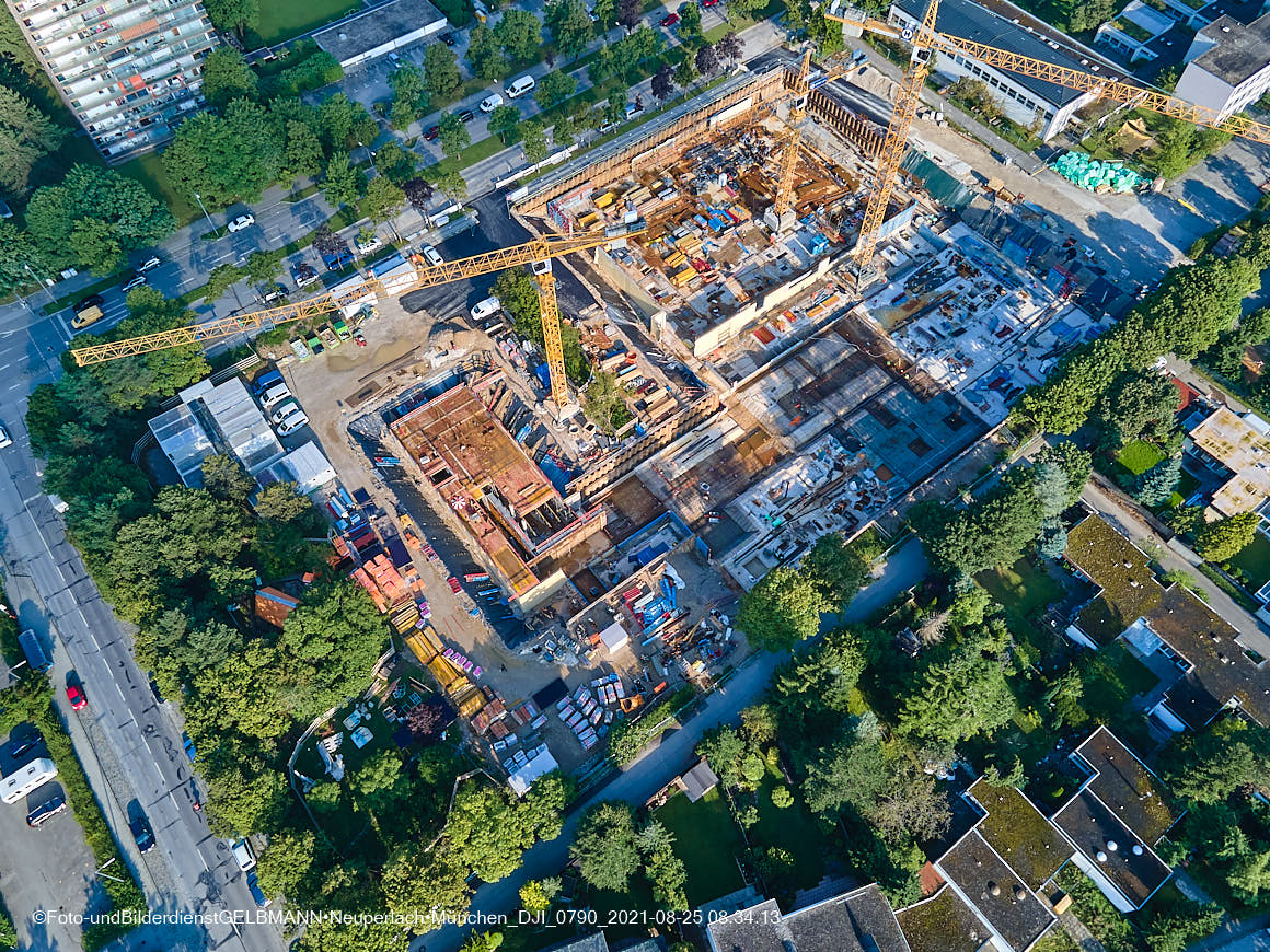 25.08.2021 - Luftaufnahmen von der Baustelle Grundschule am Karl-Marx-Ring in Neuperlach