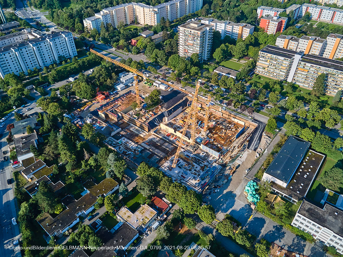 25.08.2021 - Luftaufnahmen von der Baustelle Grundschule am Karl-Marx-Ring in Neuperlach