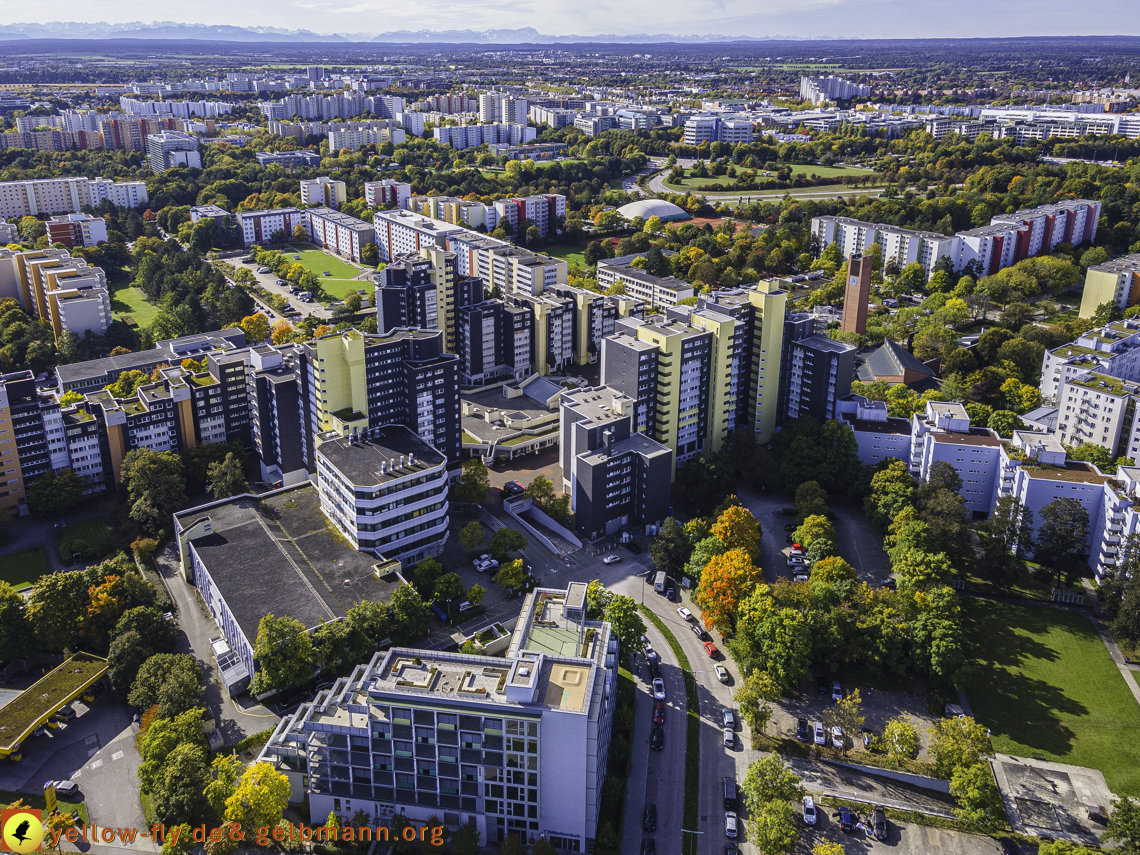 15.10.2021 - Marx-Zentrum, die kleinere Wohnanlage am Karl-Marx-Ring 52-62, Alexisquartier und Grundschule in Neuperlach 15.10.2021 - Marx-Zentrum, die kleinere Wohnanlage am Karl-Marx-Ring 52-62, Alexisquartier und Grundschule in Neuperlach