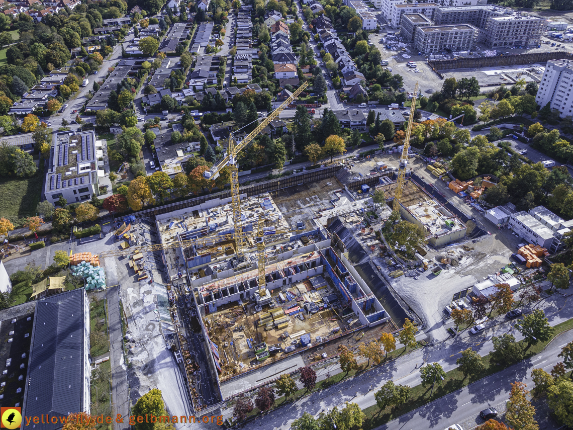 15.10.2021 - Marx-Zentrum, die kleinere Wohnanlage am Karl-Marx-Ring 52-62, Alexisquartier und Grundschule in Neuperlach 15.10.2021 - Marx-Zentrum, die kleinere Wohnanlage am Karl-Marx-Ring 52-62, Alexisquartier und Grundschule in Neuperlach