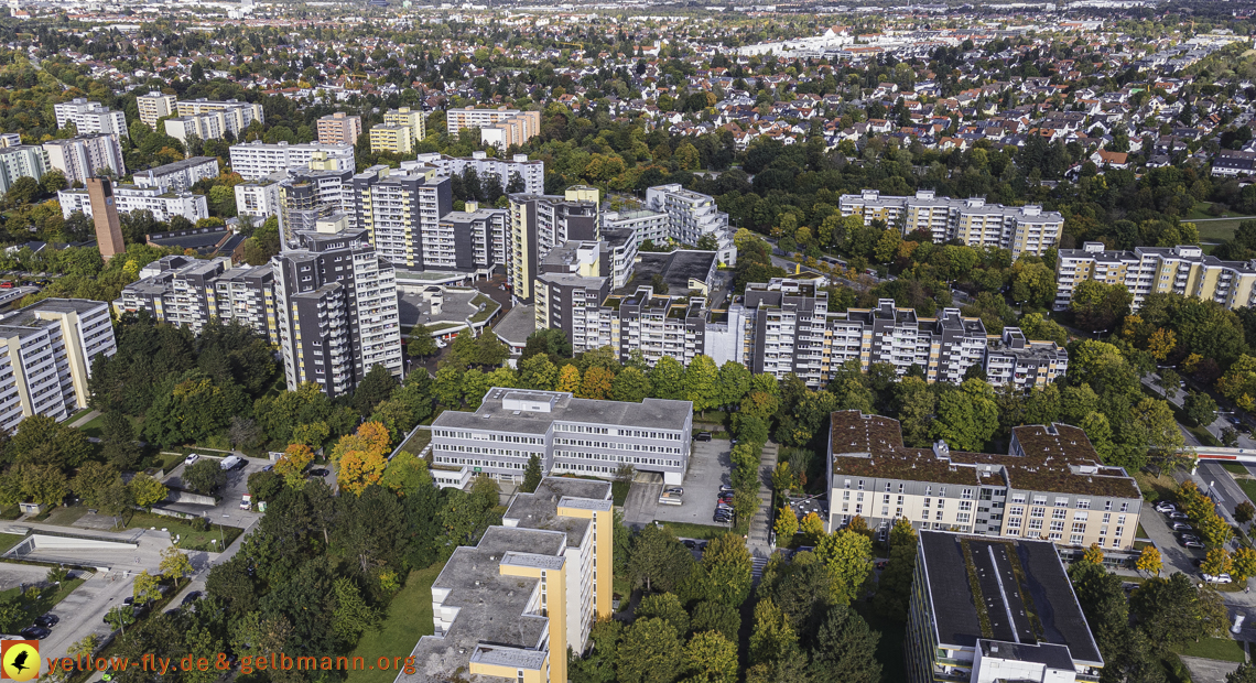 15.10.2021 - Marx-Zentrum, die kleinere Wohnanlage am Karl-Marx-Ring 52-62, Alexisquartier und Grundschule in Neuperlach 15.10.2021 - Marx-Zentrum, die kleinere Wohnanlage am Karl-Marx-Ring 52-62, Alexisquartier und Grundschule in Neuperlach