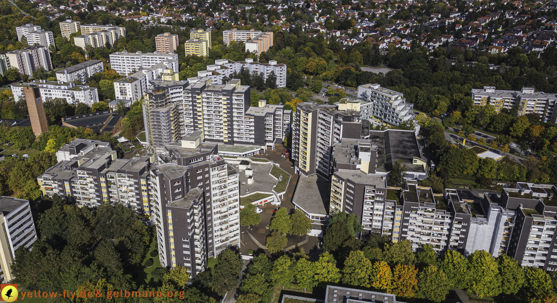 15.10.2021 - Marx-Zentrum, die kleinere Wohnanlage am Karl-Marx-Ring 52-62, Alexisquartier und Grundschule in Neuperlach 15.10.2021 - Marx-Zentrum, die kleinere Wohnanlage am Karl-Marx-Ring 52-62, Alexisquartier und Grundschule in Neuperlach