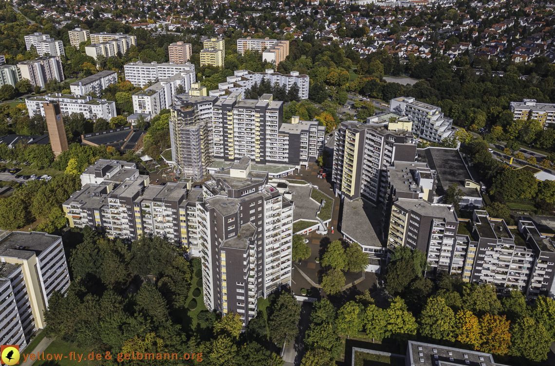 15.10.2021 - Marx-Zentrum, die kleinere Wohnanlage am Karl-Marx-Ring 52-62, Alexisquartier und Grundschule in Neuperlach 15.10.2021 - Marx-Zentrum, die kleinere Wohnanlage am Karl-Marx-Ring 52-62, Alexisquartier und Grundschule in Neuperlach