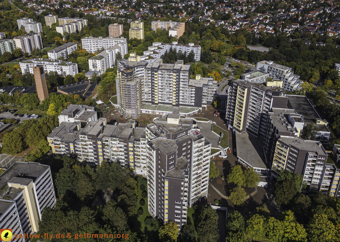 15.10.2021 - Marx-Zentrum, die kleinere Wohnanlage am Karl-Marx-Ring 52-62, Alexisquartier und Grundschule in Neuperlach 15.10.2021 - Marx-Zentrum, die kleinere Wohnanlage am Karl-Marx-Ring 52-62, Alexisquartier und Grundschule in Neuperlach