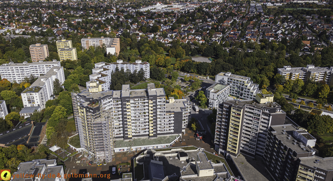 15.10.2021 - Marx-Zentrum, die kleinere Wohnanlage am Karl-Marx-Ring 52-62, Alexisquartier und Grundschule in Neuperlach 15.10.2021 - Marx-Zentrum, die kleinere Wohnanlage am Karl-Marx-Ring 52-62, Alexisquartier und Grundschule in Neuperlach