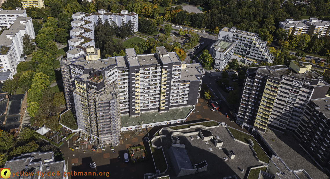 15.10.2021 - Marx-Zentrum, die kleinere Wohnanlage am Karl-Marx-Ring 52-62, Alexisquartier und Grundschule in Neuperlach 15.10.2021 - Marx-Zentrum, die kleinere Wohnanlage am Karl-Marx-Ring 52-62, Alexisquartier und Grundschule in Neuperlach