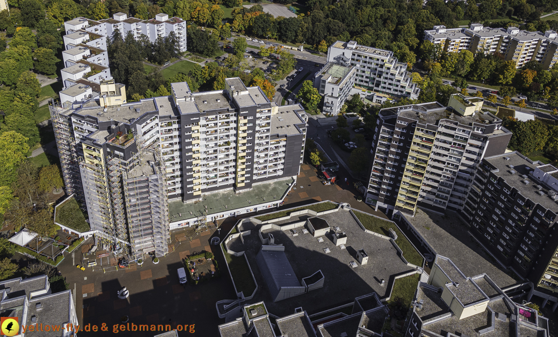 15.10.2021 - Marx-Zentrum, die kleinere Wohnanlage am Karl-Marx-Ring 52-62, Alexisquartier und Grundschule in Neuperlach 15.10.2021 - Marx-Zentrum, die kleinere Wohnanlage am Karl-Marx-Ring 52-62, Alexisquartier und Grundschule in Neuperlach