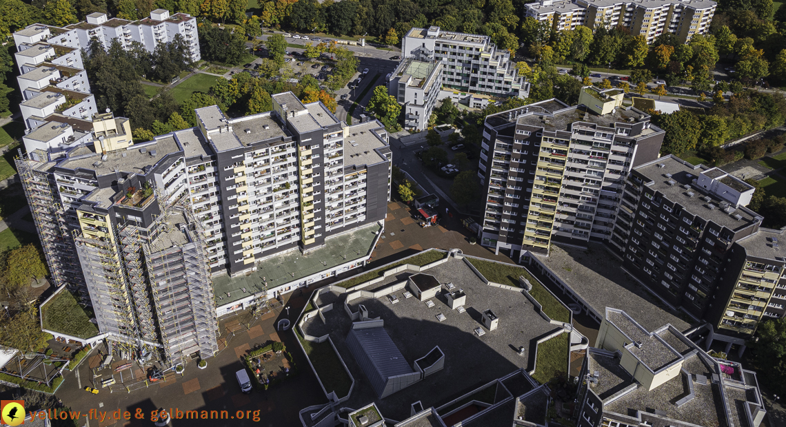 15.10.2021 - Marx-Zentrum, die kleinere Wohnanlage am Karl-Marx-Ring 52-62, Alexisquartier und Grundschule in Neuperlach 15.10.2021 - Marx-Zentrum, die kleinere Wohnanlage am Karl-Marx-Ring 52-62, Alexisquartier und Grundschule in Neuperlach