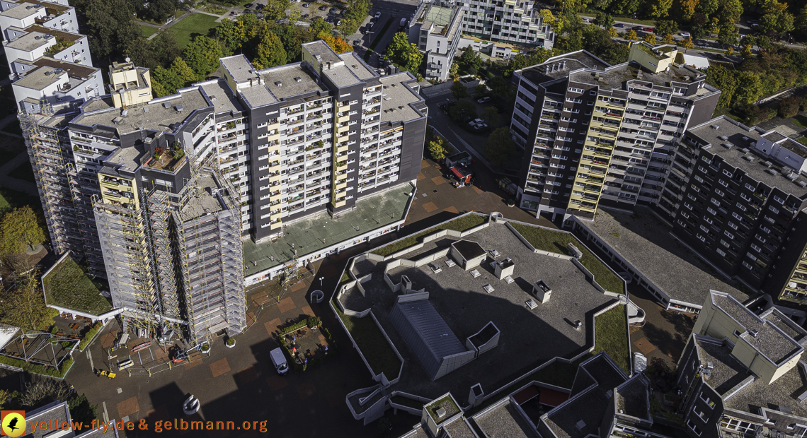 15.10.2021 - Marx-Zentrum, die kleinere Wohnanlage am Karl-Marx-Ring 52-62, Alexisquartier und Grundschule in Neuperlach 15.10.2021 - Marx-Zentrum, die kleinere Wohnanlage am Karl-Marx-Ring 52-62, Alexisquartier und Grundschule in Neuperlach