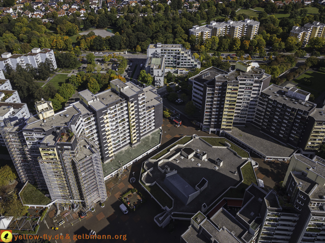 15.10.2021 - Marx-Zentrum, die kleinere Wohnanlage am Karl-Marx-Ring 52-62, Alexisquartier und Grundschule in Neuperlach 15.10.2021 - Marx-Zentrum, die kleinere Wohnanlage am Karl-Marx-Ring 52-62, Alexisquartier und Grundschule in Neuperlach