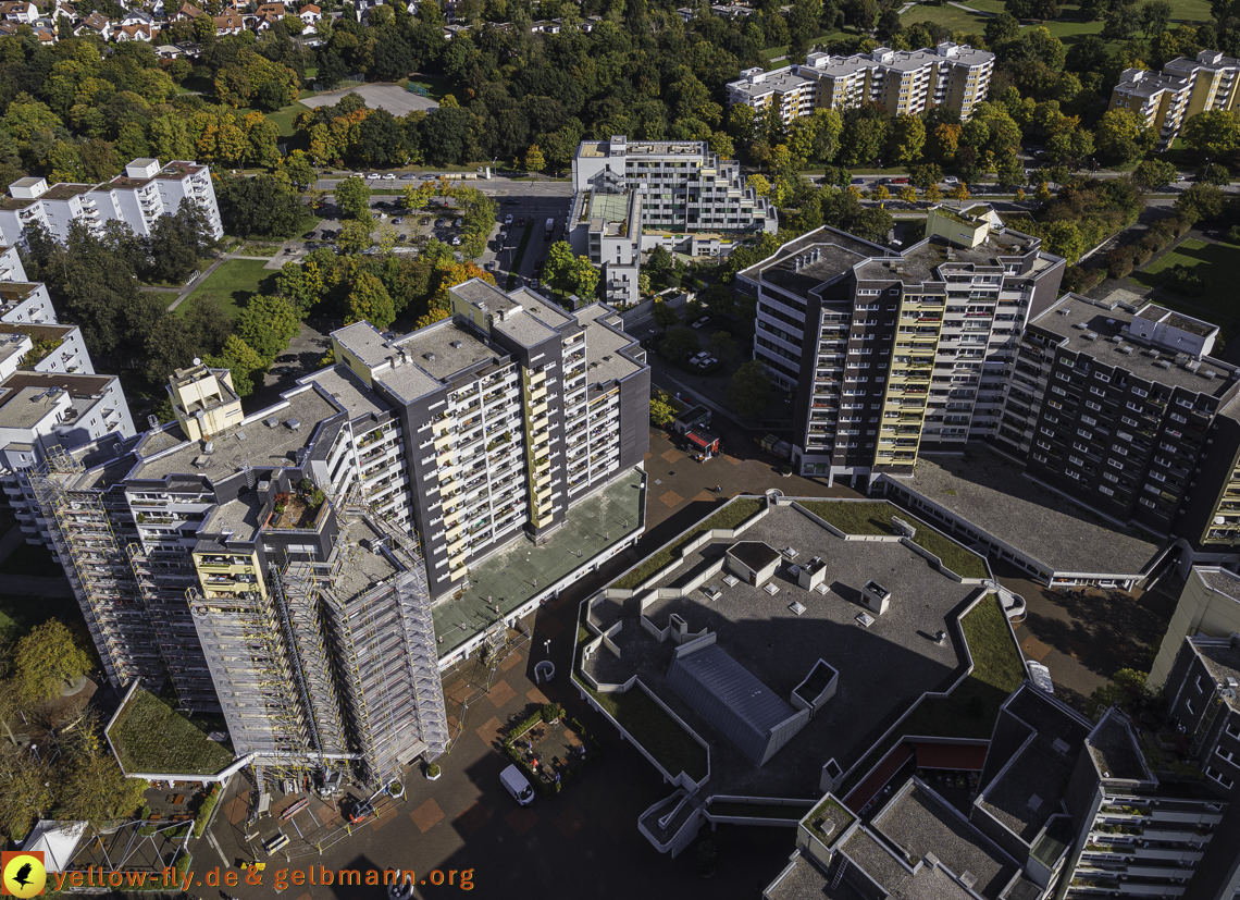 15.10.2021 - Marx-Zentrum, die kleinere Wohnanlage am Karl-Marx-Ring 52-62, Alexisquartier und Grundschule in Neuperlach 15.10.2021 - Marx-Zentrum, die kleinere Wohnanlage am Karl-Marx-Ring 52-62, Alexisquartier und Grundschule in Neuperlach