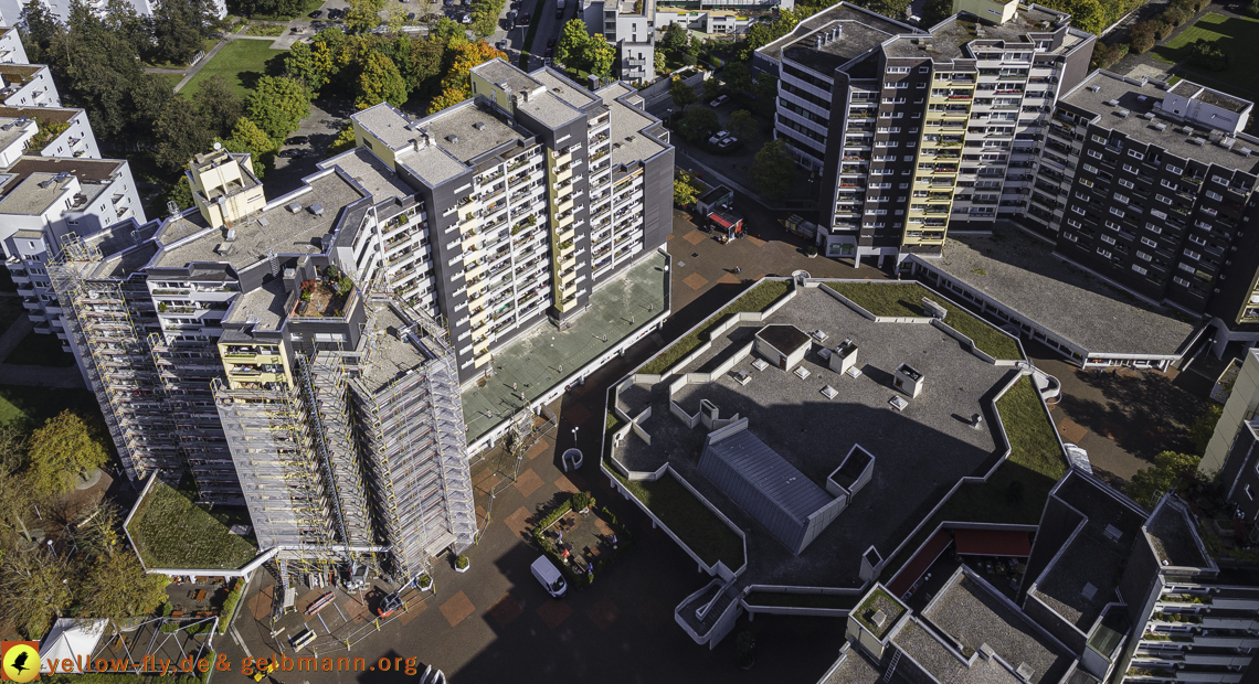 15.10.2021 - Marx-Zentrum, die kleinere Wohnanlage am Karl-Marx-Ring 52-62, Alexisquartier und Grundschule in Neuperlach 15.10.2021 - Marx-Zentrum, die kleinere Wohnanlage am Karl-Marx-Ring 52-62, Alexisquartier und Grundschule in Neuperlach