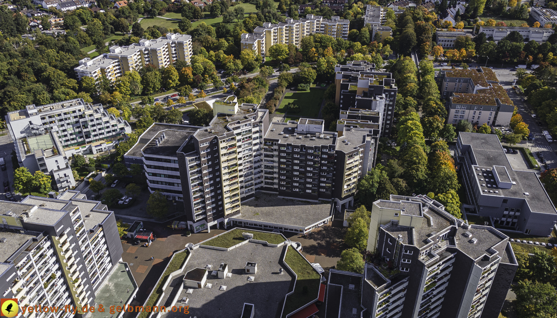 15.10.2021 - Marx-Zentrum, die kleinere Wohnanlage am Karl-Marx-Ring 52-62, Alexisquartier und Grundschule in Neuperlach 15.10.2021 - Marx-Zentrum, die kleinere Wohnanlage am Karl-Marx-Ring 52-62, Alexisquartier und Grundschule in Neuperlach