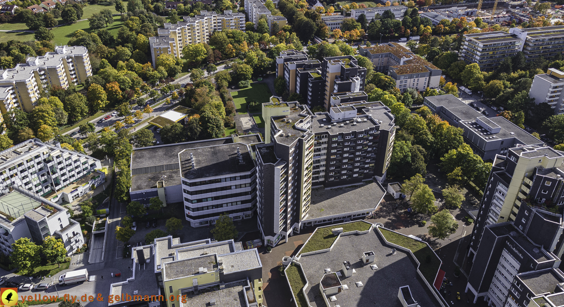 15.10.2021 - Marx-Zentrum, die kleinere Wohnanlage am Karl-Marx-Ring 52-62, Alexisquartier und Grundschule in Neuperlach 15.10.2021 - Marx-Zentrum, die kleinere Wohnanlage am Karl-Marx-Ring 52-62, Alexisquartier und Grundschule in Neuperlach