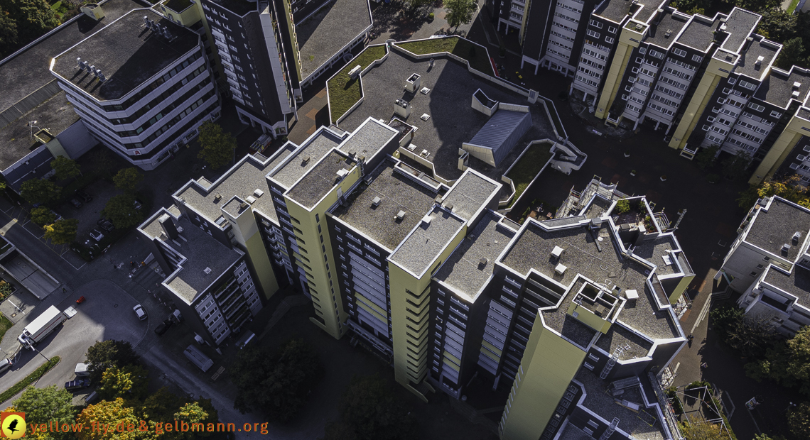 15.10.2021 - Marx-Zentrum, die kleinere Wohnanlage am Karl-Marx-Ring 52-62, Alexisquartier und Grundschule in Neuperlach 15.10.2021 - Marx-Zentrum, die kleinere Wohnanlage am Karl-Marx-Ring 52-62, Alexisquartier und Grundschule in Neuperlach