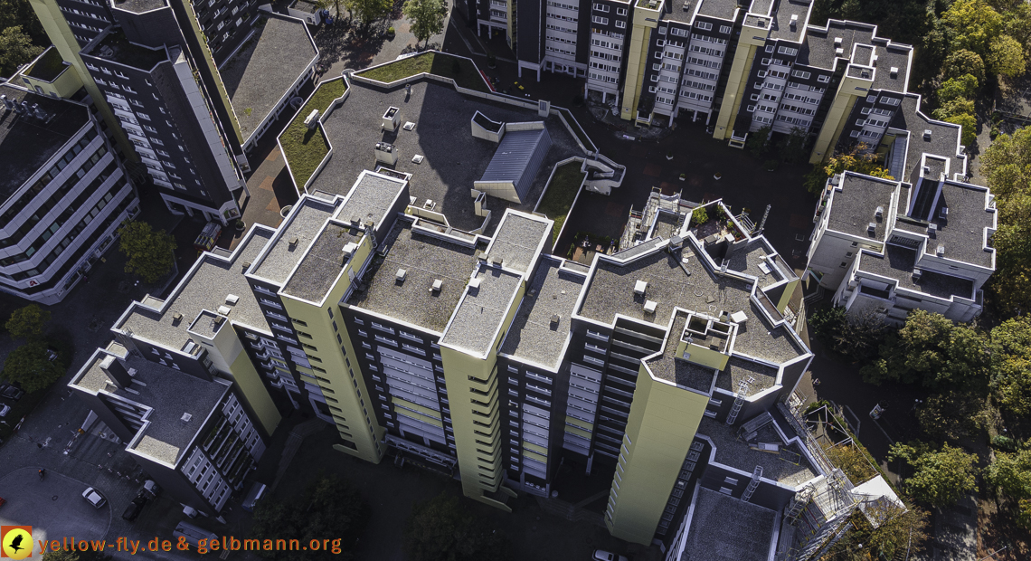 15.10.2021 - Marx-Zentrum, die kleinere Wohnanlage am Karl-Marx-Ring 52-62, Alexisquartier und Grundschule in Neuperlach 15.10.2021 - Marx-Zentrum, die kleinere Wohnanlage am Karl-Marx-Ring 52-62, Alexisquartier und Grundschule in Neuperlach