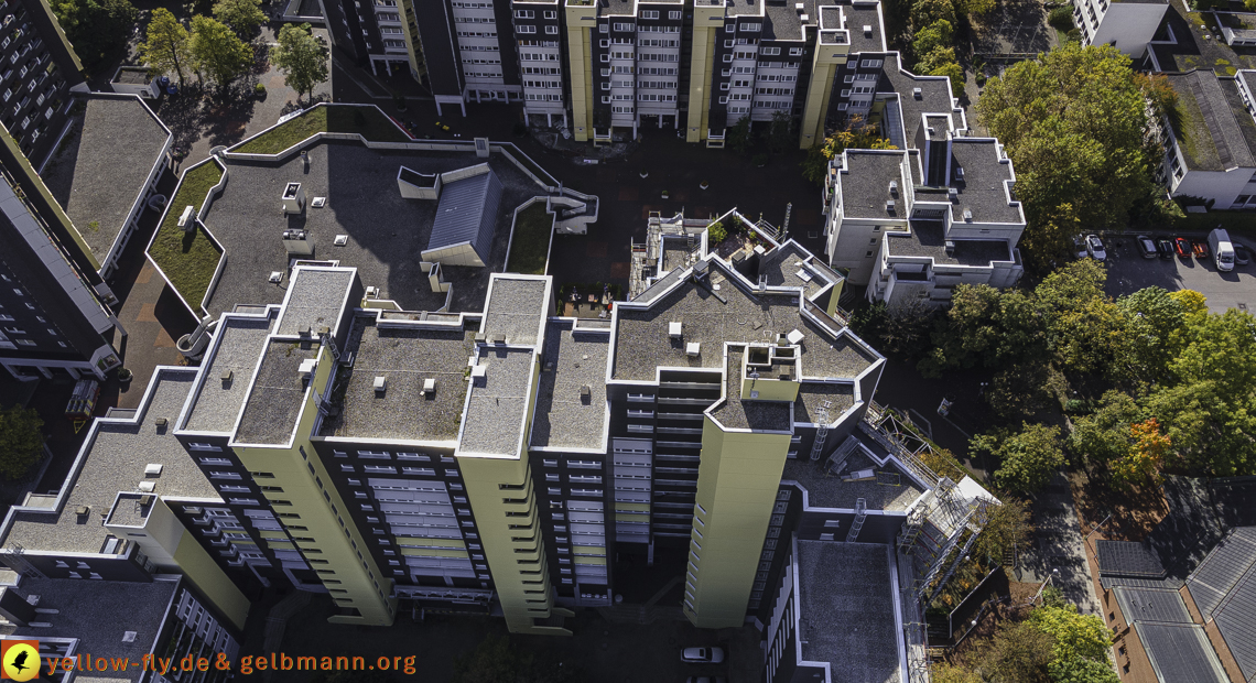 15.10.2021 - Marx-Zentrum, die kleinere Wohnanlage am Karl-Marx-Ring 52-62, Alexisquartier und Grundschule in Neuperlach 15.10.2021 - Marx-Zentrum, die kleinere Wohnanlage am Karl-Marx-Ring 52-62, Alexisquartier und Grundschule in Neuperlach