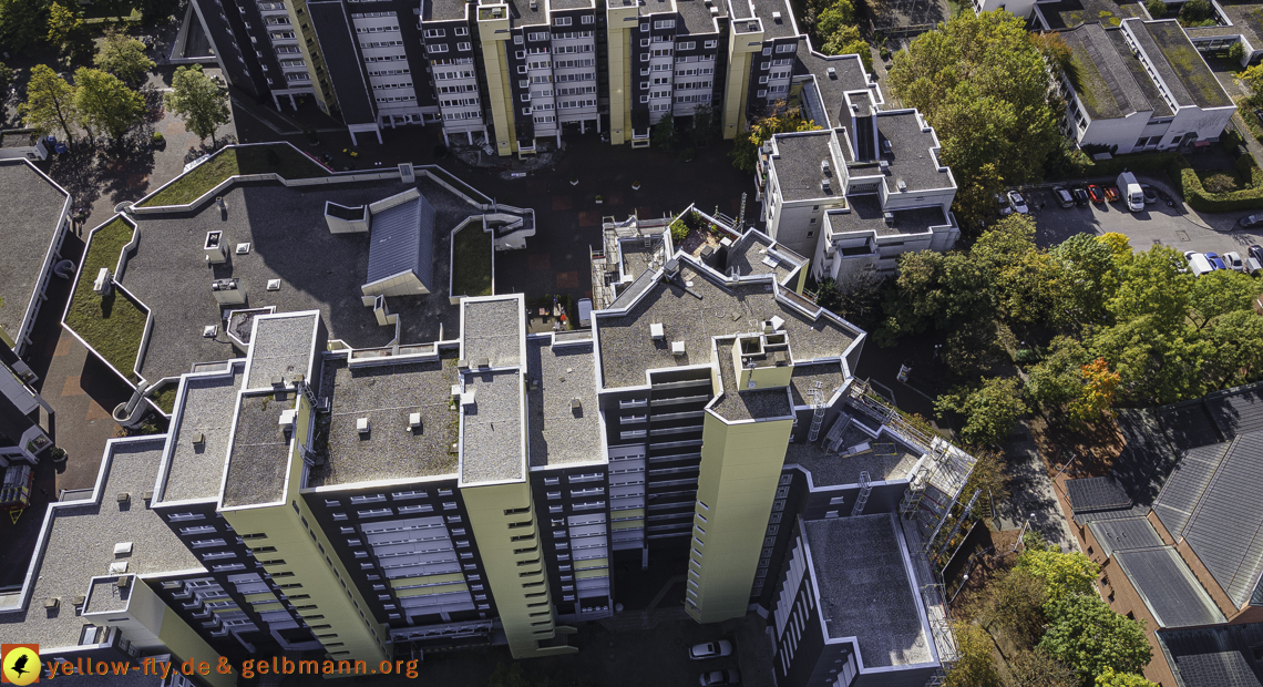 15.10.2021 - Marx-Zentrum, die kleinere Wohnanlage am Karl-Marx-Ring 52-62, Alexisquartier und Grundschule in Neuperlach 15.10.2021 - Marx-Zentrum, die kleinere Wohnanlage am Karl-Marx-Ring 52-62, Alexisquartier und Grundschule in Neuperlach